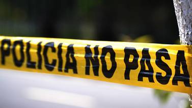 Encuentran el cuerpo de un hombre con una maleta y sin signos de violencia en la carretera Hermosillo a Bahía de Kino.
