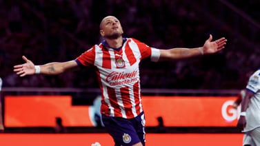 Liga MX: ¡Se acabó la mala suerte! ‘Chicharito’ rompe su sequía goleadora con Chivas contra el Puebla
