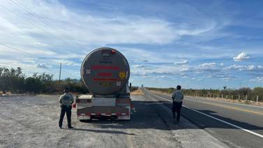 GN incauta tractocamión con más de 55 mil litros de huachicol en Nuevo León