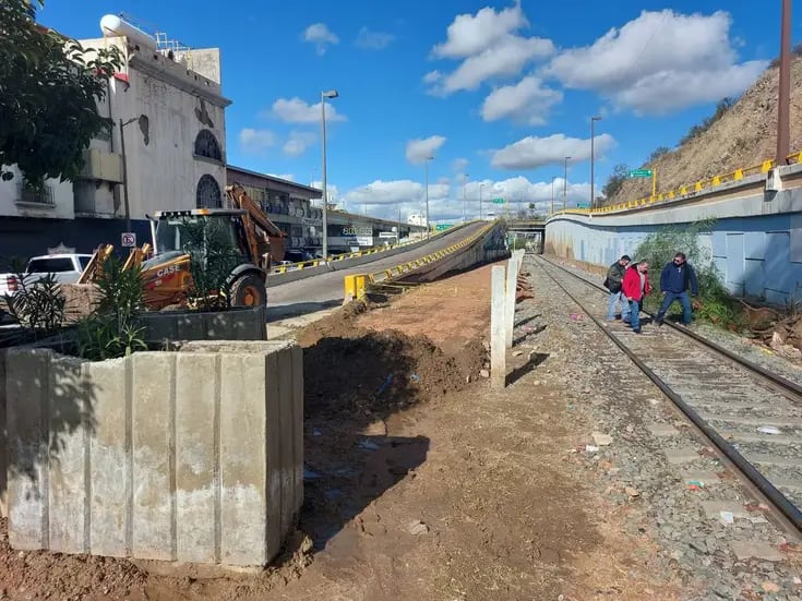 AMLO pide investigar contrato en Tren de Nogales por empresa señalada de “facturera”