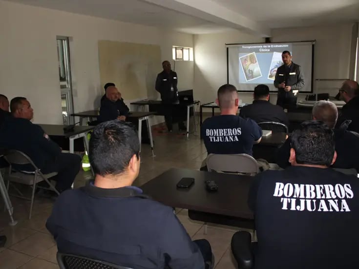 Capacitan a bomberos de Tijuana como primeros respondientes profesionales