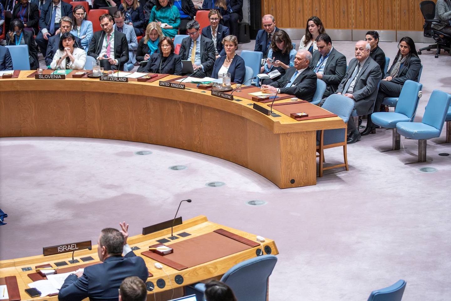 El embajador de Israel ante las Naciones Unidas, Gilad Erdan, habla a los miembros del Consejo de Seguridad durante una reunión para abordar la situación en Oriente Medio, incluida la cuestión palestina, en la sede de la ONU en Nueva York, Nueva York, Estados Unidos. 18 de abril de 2024. REUTERS/Eduardo Muñoz