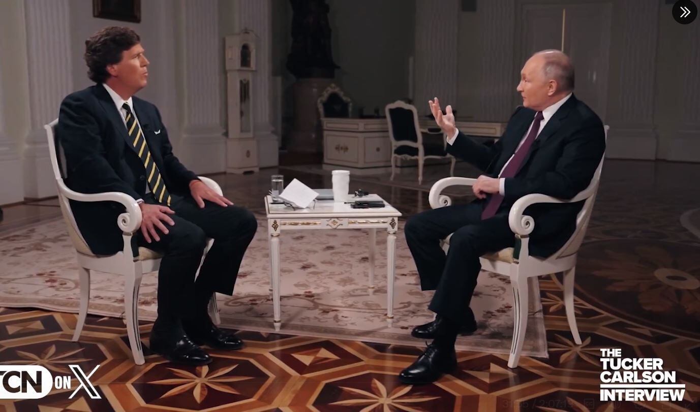 Tucker Carlson con Vladimir Putin.