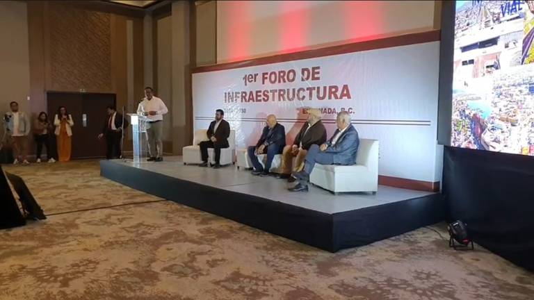 Jorge Alfonso Jasso Torres, presidente del Colegio de Ingenieros Civiles de Ensenada (CICE),  participó en el Primer Foro de Infraestructura que se realiza en Ensenada.