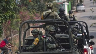 Ayotzinapa: Guerreros Unidos tenían a militares en la nómina de Iguala, publica Reforma