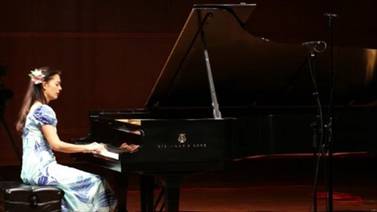 La pianista que cambió la fama mundial por la Isla de Pascua