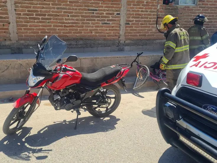 Dos heridos en choque de moto y bicicleta en Hermosillo