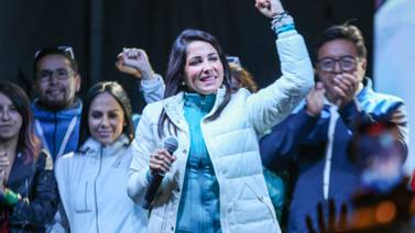 Luisa González celebra resultados de elecciones y avanza a segunda vuelta en Ecuador