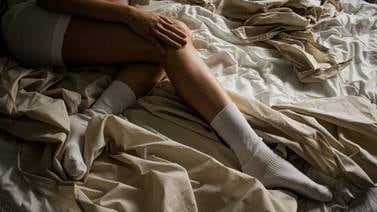 ¿Por qué usar calcetines en la cama mejora la intimidad?