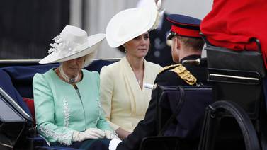 Celebra reina Isabel su cumpleaños oficial