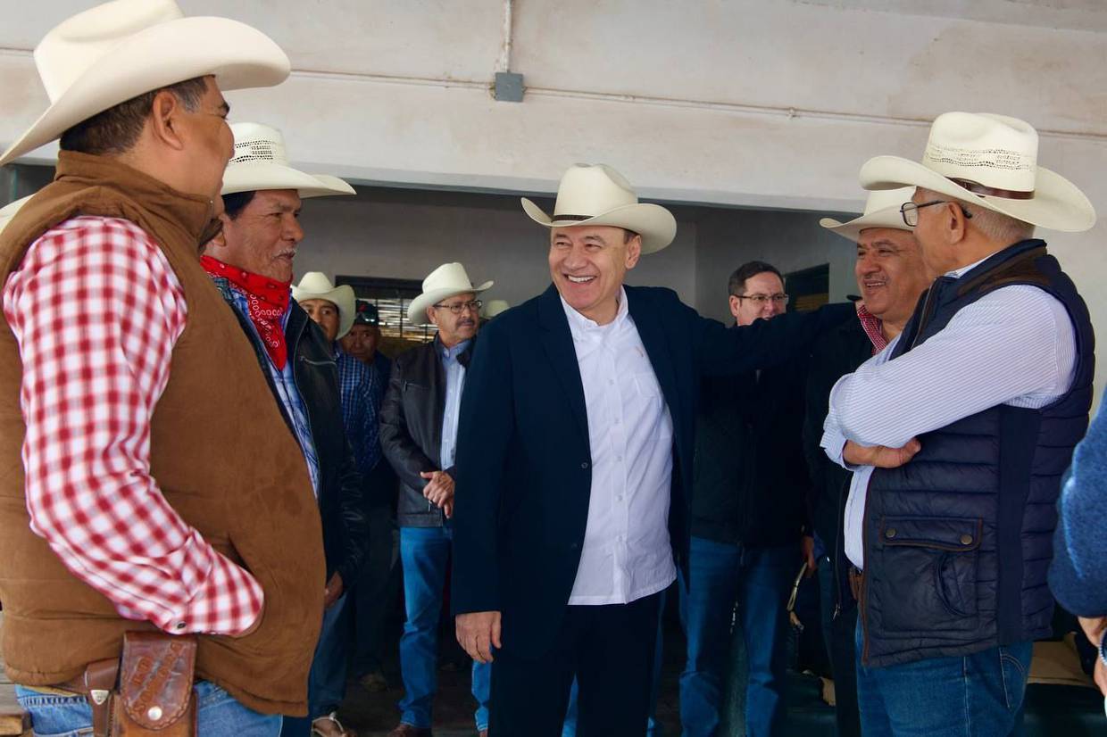 El gobernador Alfonso Durazo se reunió con autoridades de la Loma de Bácum para supervisar los avances del Plan de Justicia Yaqui.