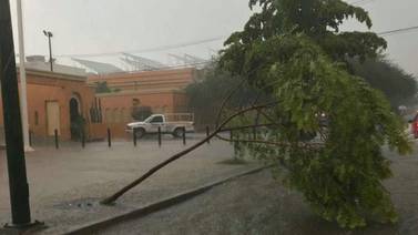 Azota fuerte lluvia por segundo día a Hermosillo