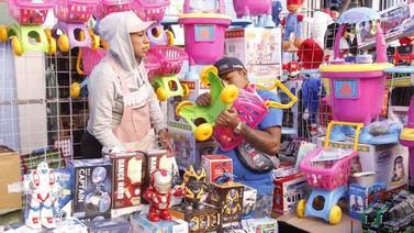 Reyes Magos prefieren comercio informal para comprar regalos este 6 de enero