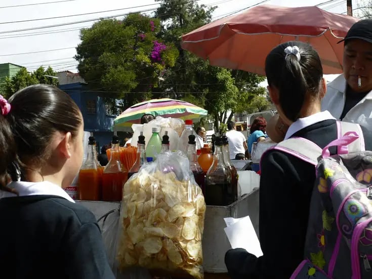 El 98% de escuelas en México promueven obesidad y diabetes en menores, acusan ONG