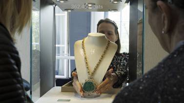 Polémica subasta de joyas de heredera en Christie’s no supera estimaciones