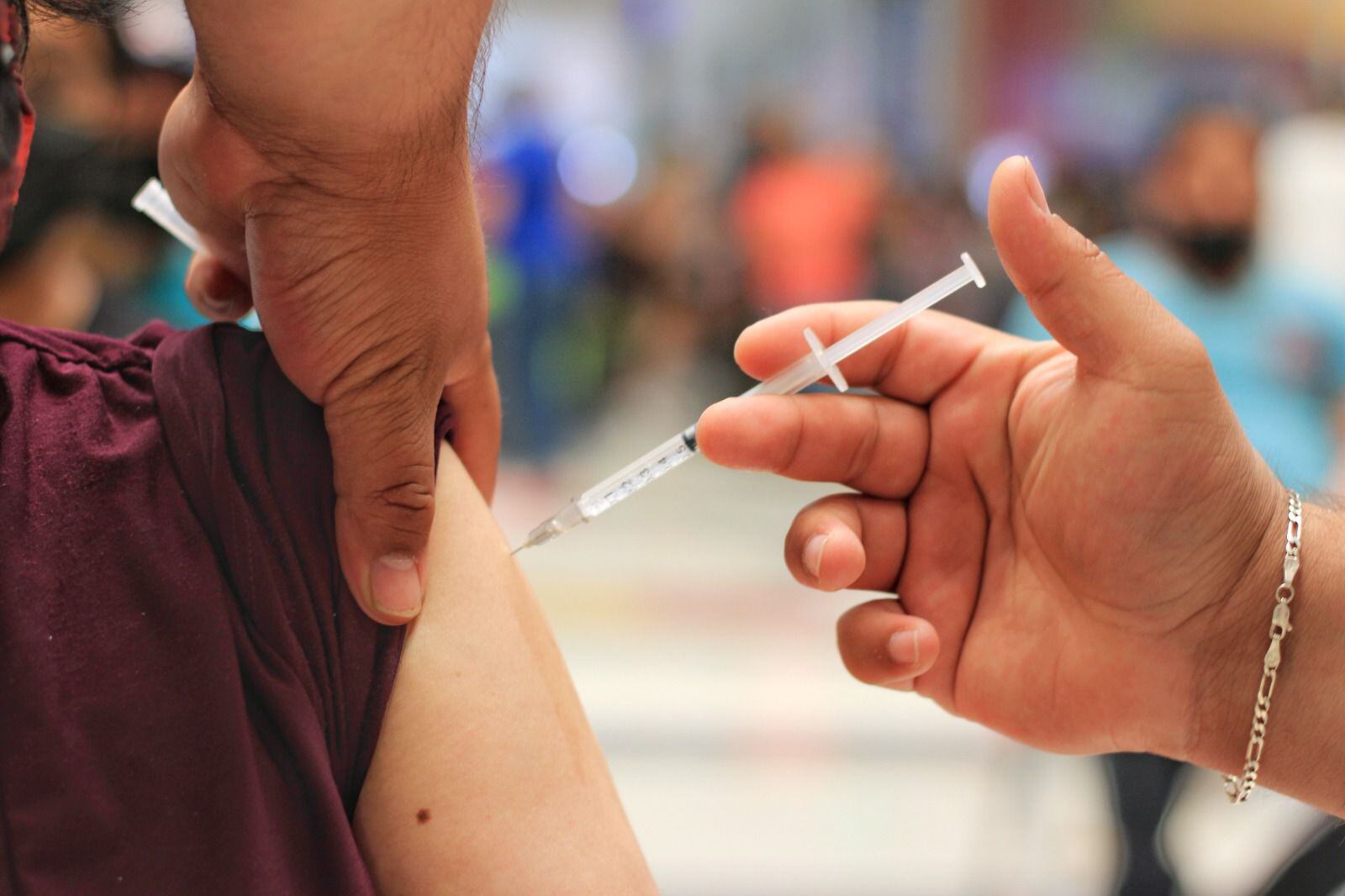 Se ha hecho un llamado a los grupos de alto riesgo como aquellos que aún no han recibido ninguna dosis de la vacuna. Foto: Cortesía.