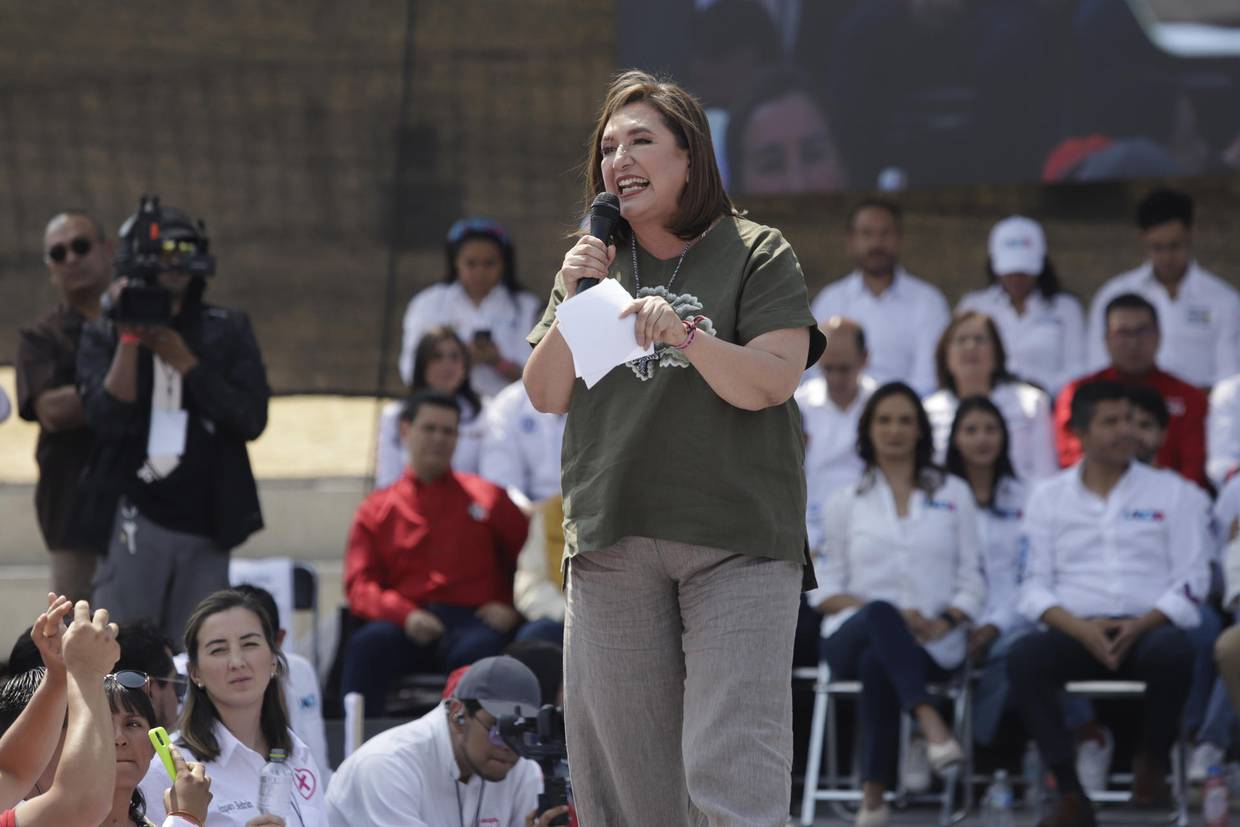 La candidata presidencial de la oposición Xóchitl Gálvez habla durante un acto protocolario este domingo, en el estado de Puebla (México). EFE/ Hilda Ríos