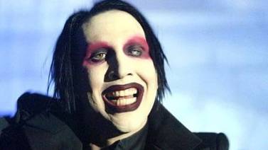 Exnovia de Marilyn Manson asegura que la violó y obligó a ver un video donde el roquero amenaza con un arma a una fan