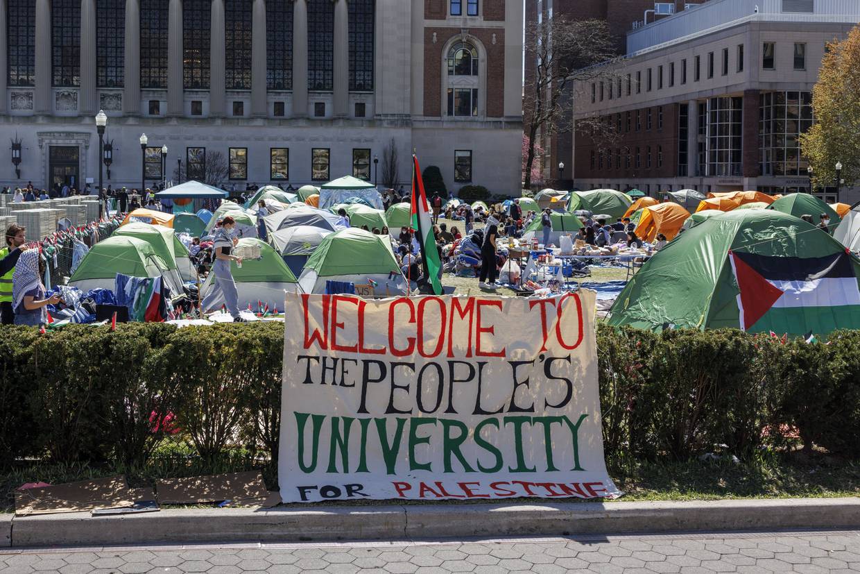 Estudiantes propalestinos acampan en el campus de la Universidad de Columbia en Nueva York EE.UU., el 22 de abril de 2024. EFE/SARAH YENESEL