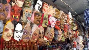 La tradicional "Feria del Hueso" se instala en panteones de Nogales