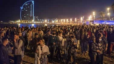Casos de covid-19 en España podrían incrementar tras festejos masivos en las calles