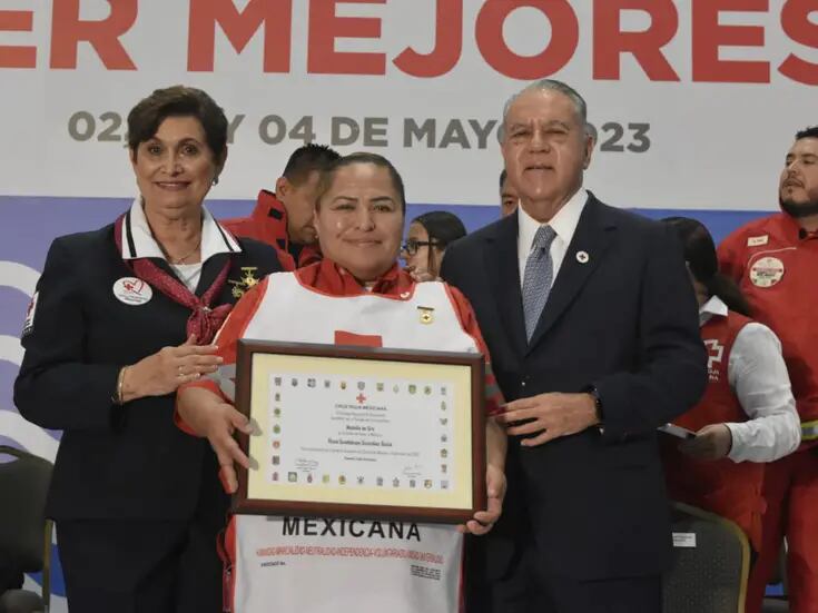 Celebra socorrista de la Cruz Roja Nogales Día  de las Madres con reconocimiento de la IFRC