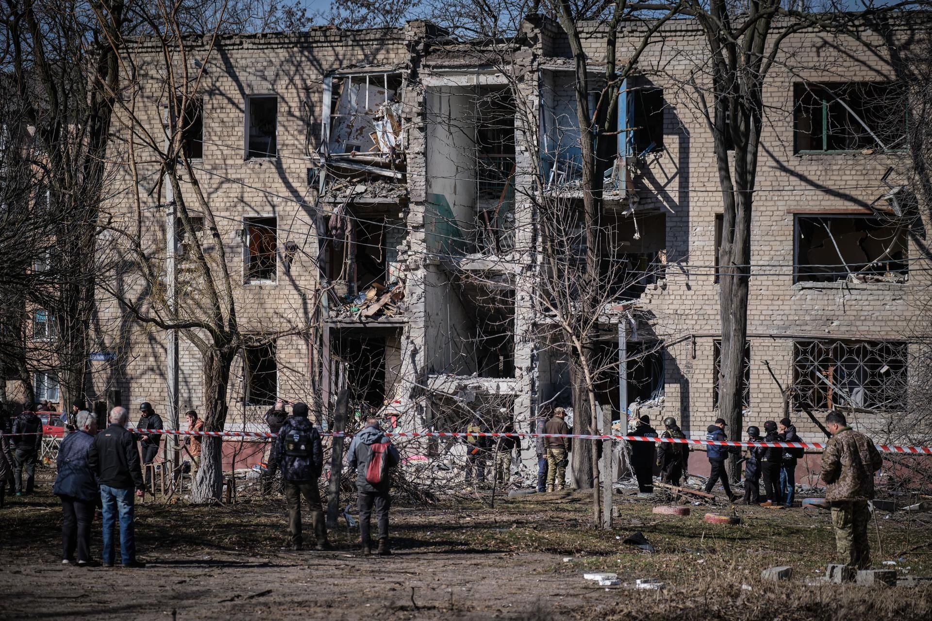 Imagen de los bombardeos de hoy en Kramatorsk (Ucrania). EFE/EPA/YEVGEN HONCHARENKO
