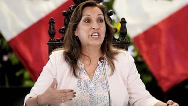 Ex partido de presidenta de Perú solicita que la destituyan por caso Rolex