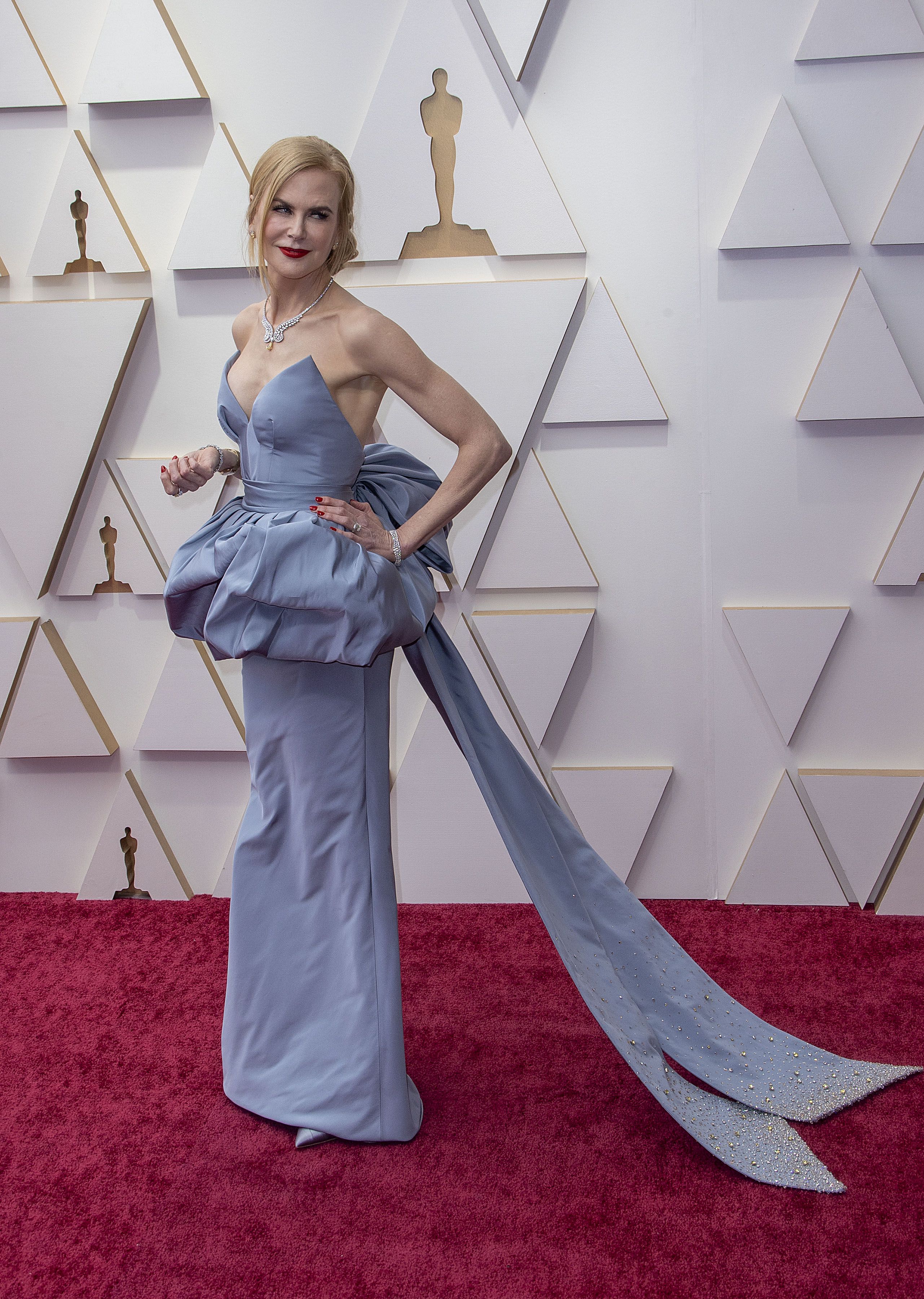 OSC01. LOS ÁNGELES (CA, EE.UU.).- 27/03/2022.- Nicole Kidman posa en la alfombra roja a su llegada a la entrega de los Premios Óscar hoy, en el Teatro Dolby de Los Ángeles, California (EE.UU.). EFE/ Javier Rojas
