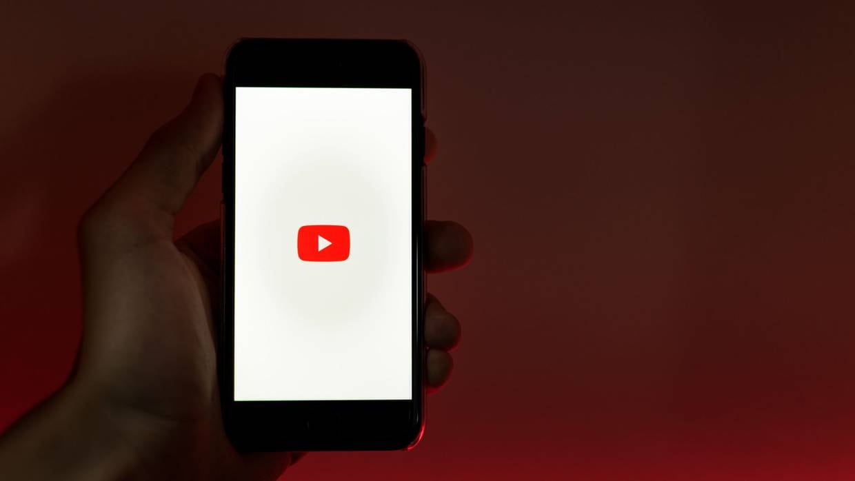 La plataforma ha dejado claro que la única manera permitida de acceder a contenido sin anuncios es a través de YouTube Premium | Foto: pexels