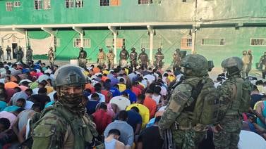 Reportan la huida de 48 reos de una prisión de Ecuador tras un motín; cinco son recuperados