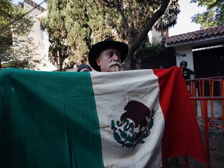 INE excluye a mexicanos en el extranjero de elecciones
