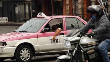 Por falta de clientes, taxistas de la CDMX piden ayuda