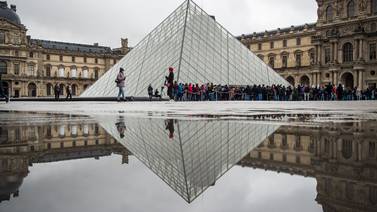 Museo de Louvre cierra sus puertas por el coronavirus
