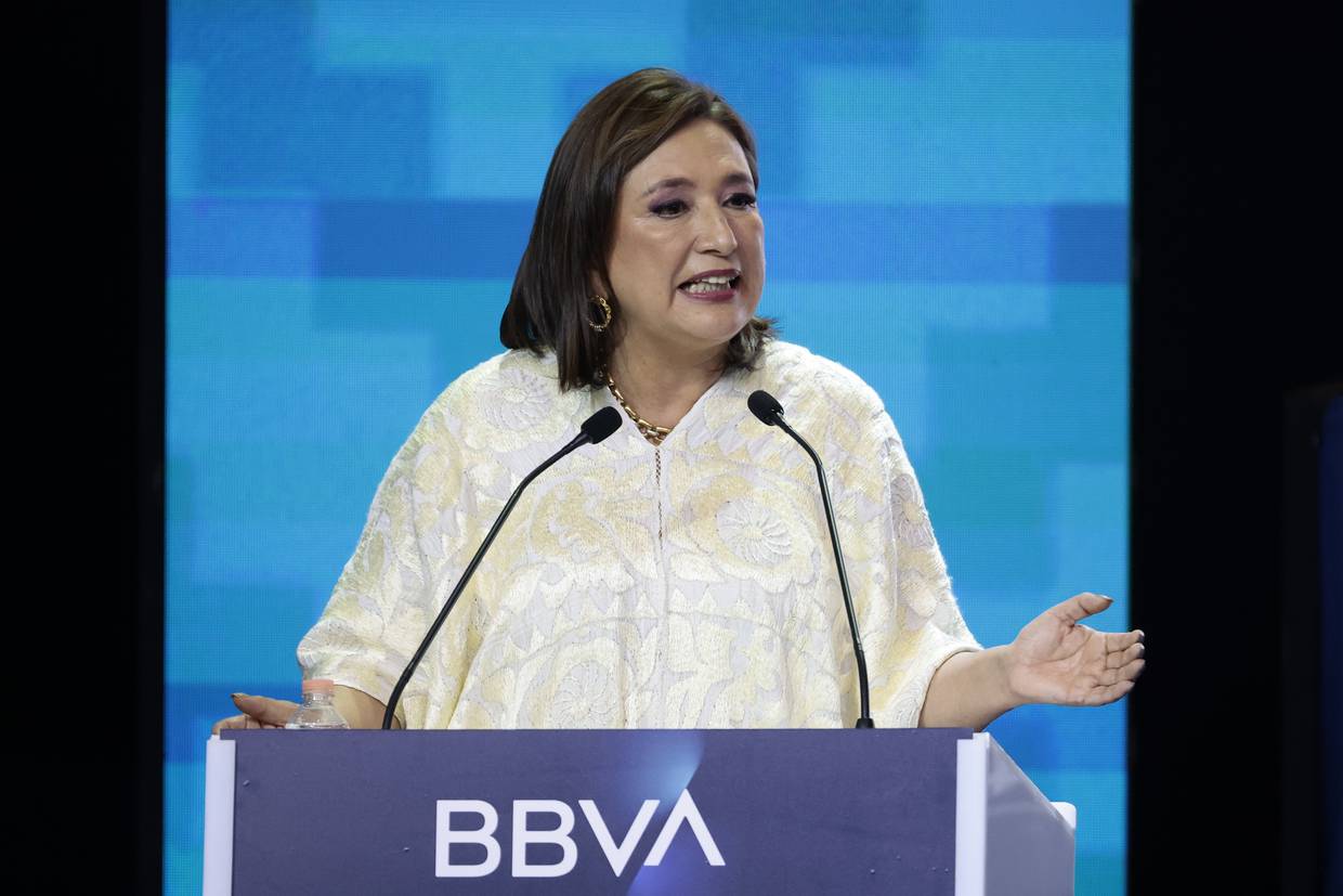 La candidata presidencial opositora, Xóchitl Gálvez, participa este martes durante la Reunión Anual de Consejeros de BBVA en Ciudad de México (México). EFE/José Méndez