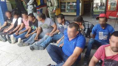 Detienen a 27 falsos autodefensas en Michoacán, eran miembros del CJNG