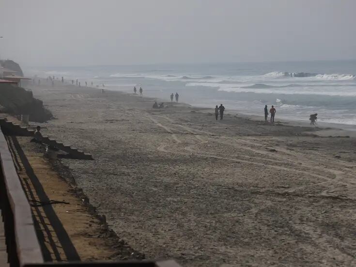 Familias buscan a sus parientes en Playas de Tijuana