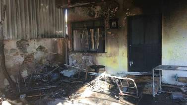 Incendio de vivienda deja pérdidas materiales en la Luis Encinas