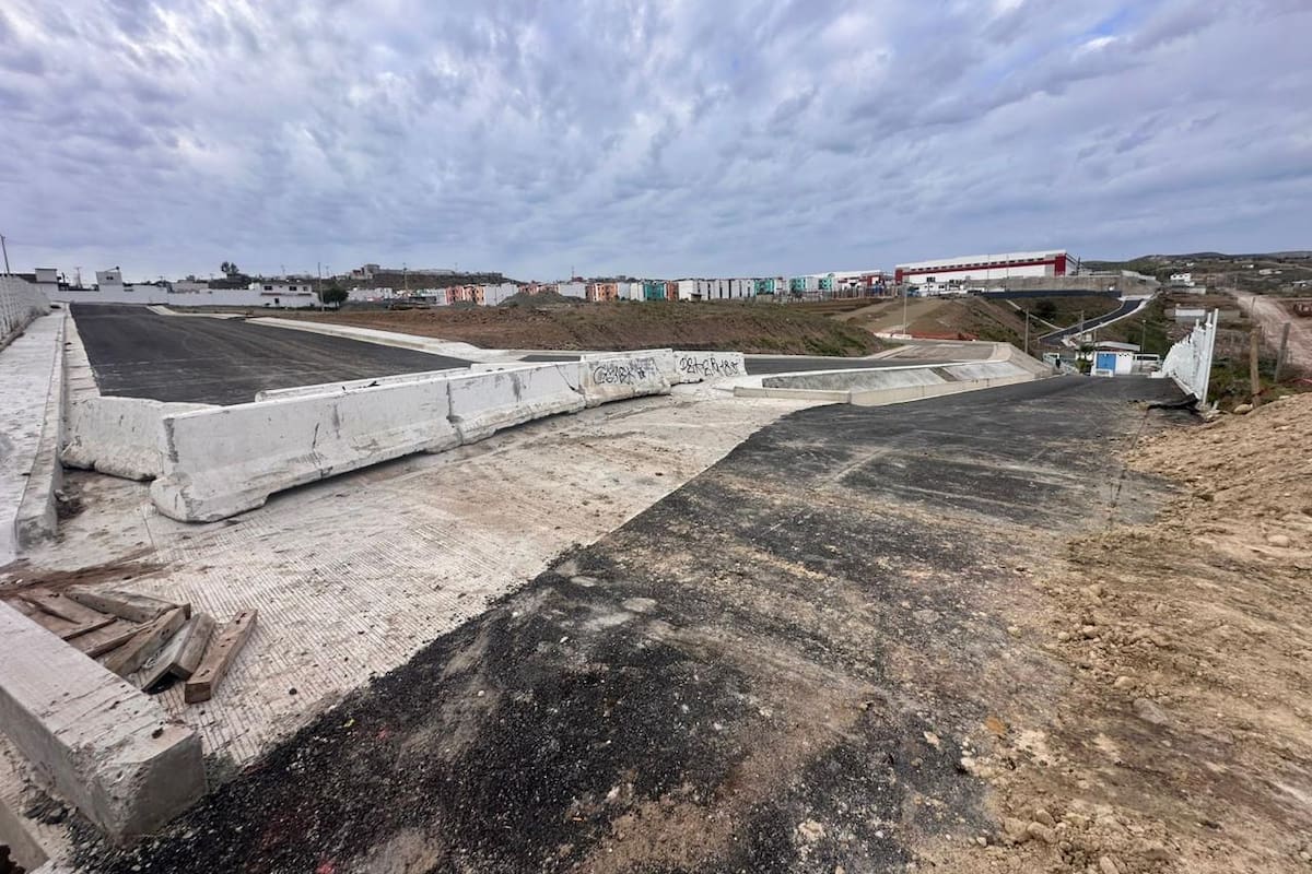 Vecinos de Villa Diamante denuncian cierre de acceso; ayuntamiento confirma suspensión de obra