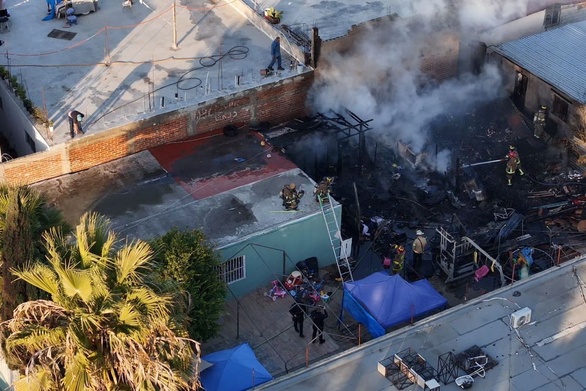 Dos viviendas afectadas por incendio en la colonia Tomás Aquino