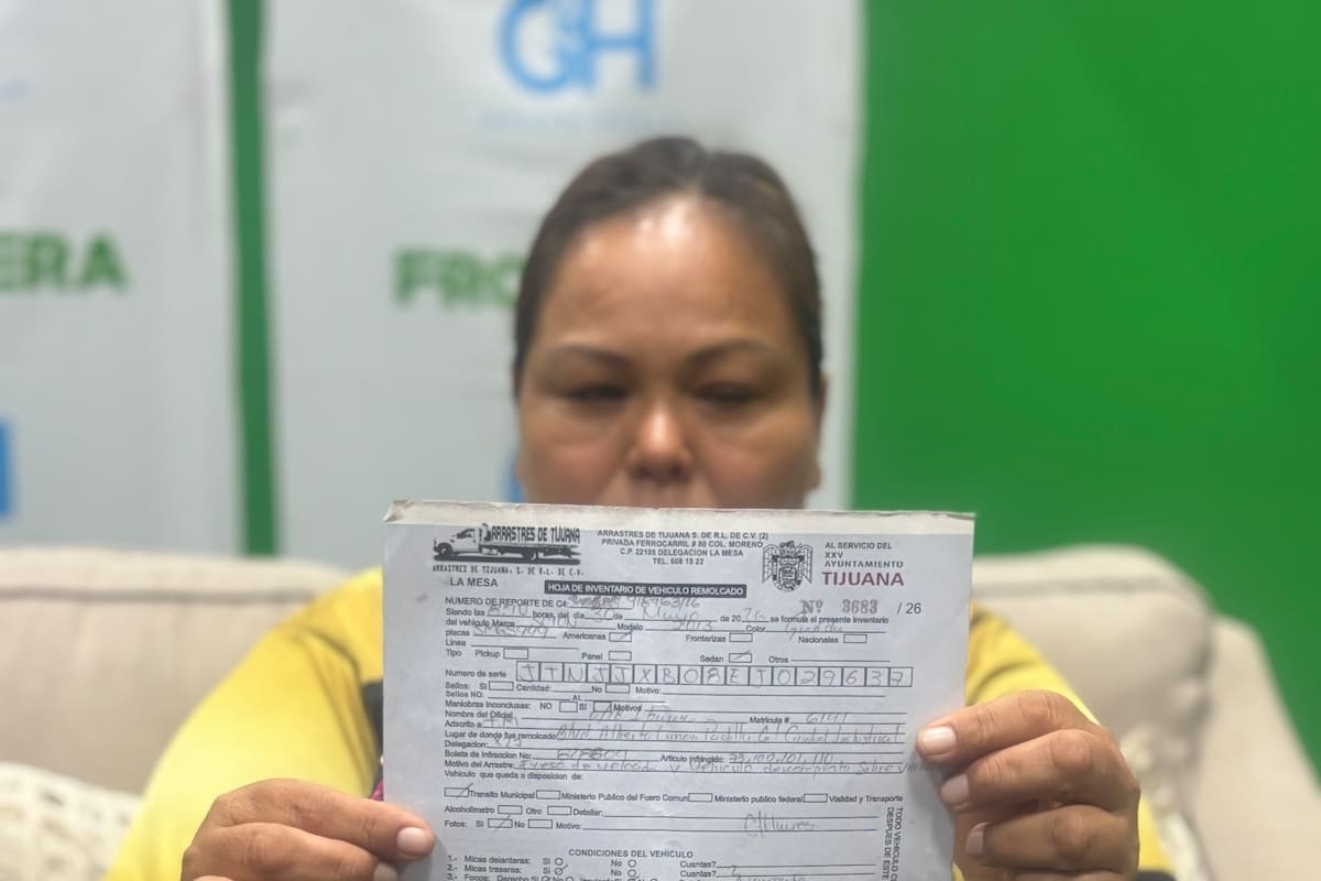 Mujer denuncia presuntas irregularidades tras accidente provocado por un bache