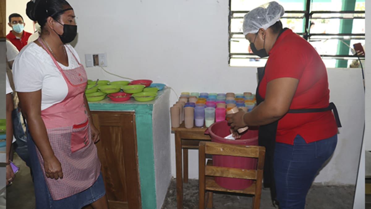 Más de 122 mil desayunos fueron entregados durante un ciclo escolar, elevando el promedio general de 7.0 a 8.6 en las escuelas beneficiadas. /DIF