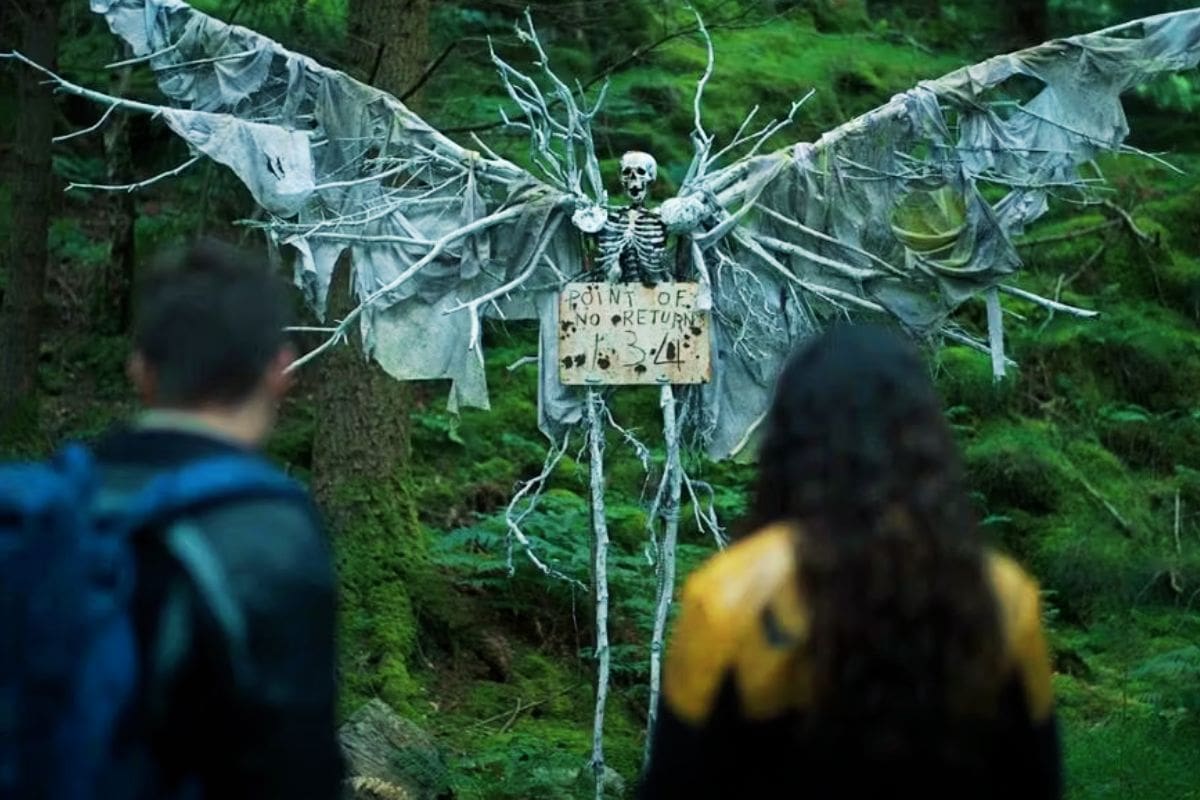 El bosque tiene ojos: la aterradora película de Dakota Fanning y su encuentro con los “Vigilantes” en Max