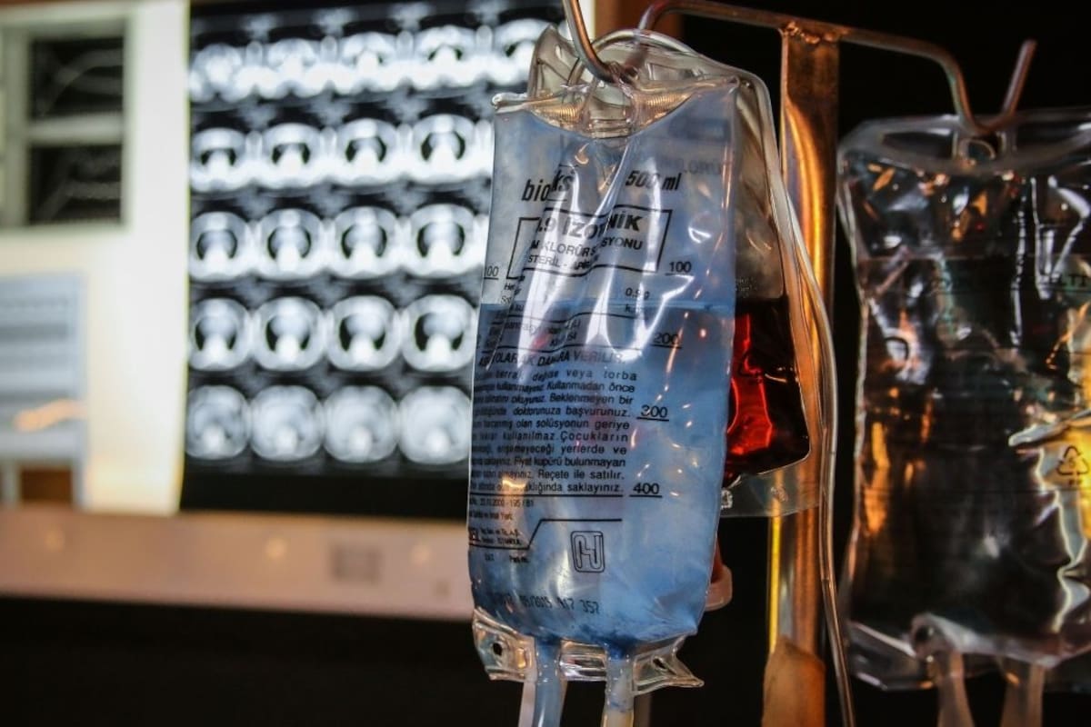 Tras muertes de recién nacidos por bacterias, la Secretaría de Salud exige etiquetado de alerta y doble verificación en fármacos de alto riesgo