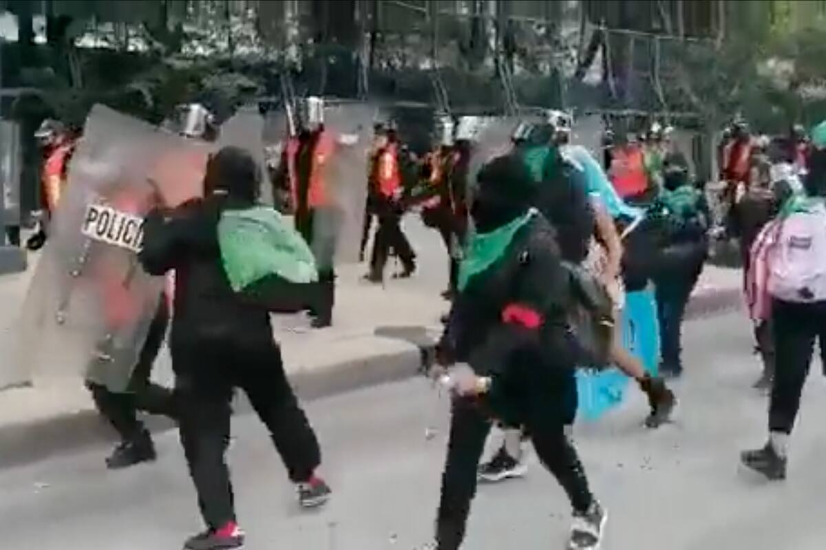 Mañanera de AMLO: López Obrador llama “conservadoras” a feministas que violentan las calles de la CDMX en manifestaciones