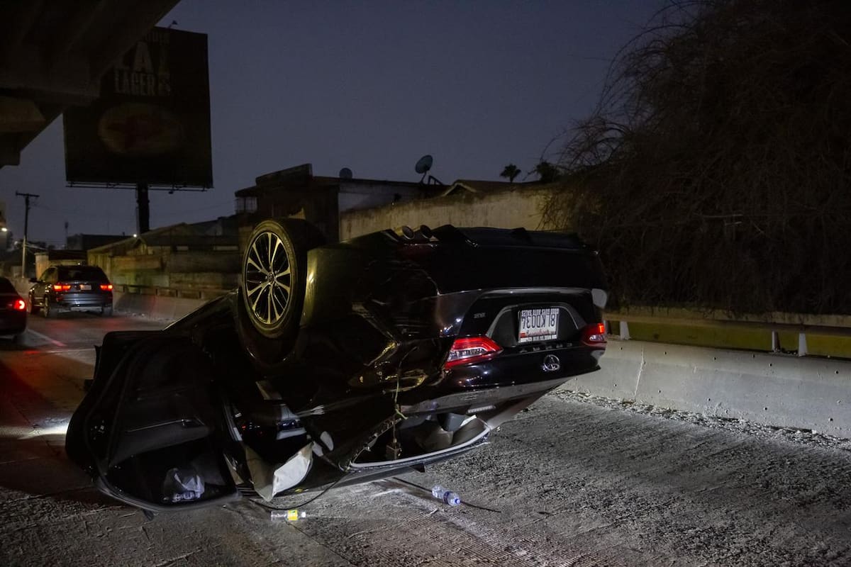 Las autoridades no encontraron ocupantes dentro del vehículo ni en las inmediaciones. Foto: Border Zoom