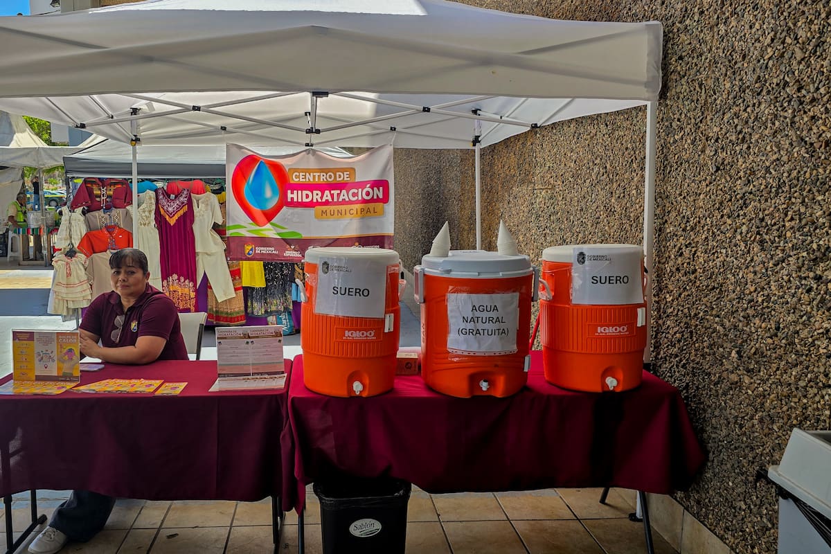 Opera punto de hidratación por altas temperaturas en el Palacio Municipal