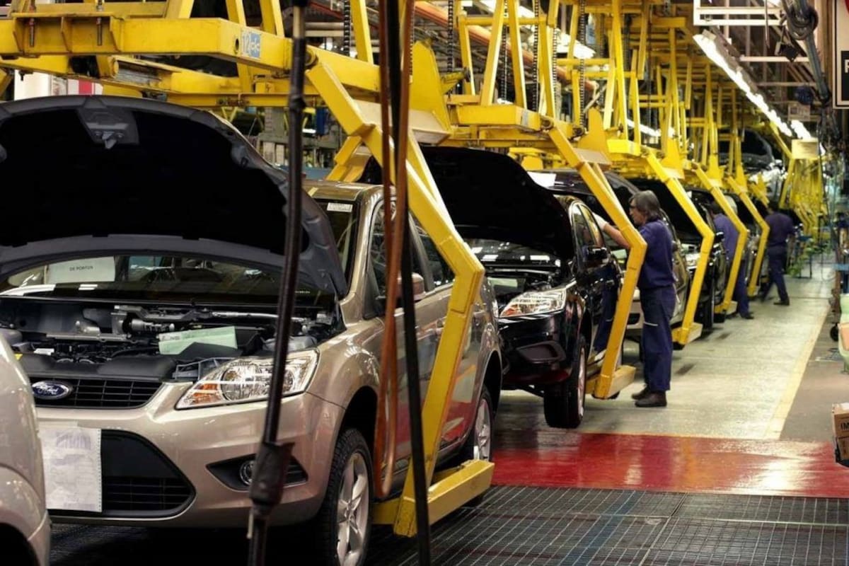 Cae producción y exportación automotriz