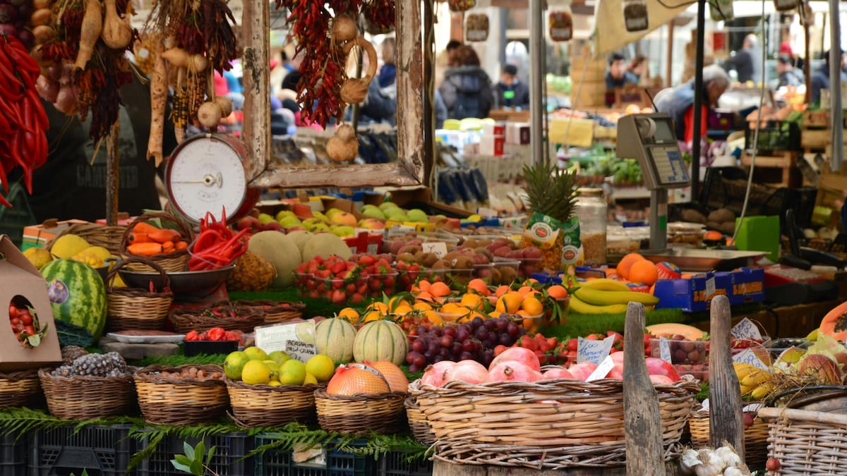 Expertos advierten por qué no es recomendable comprar fruta ya cortada en el super | Foto: pexels