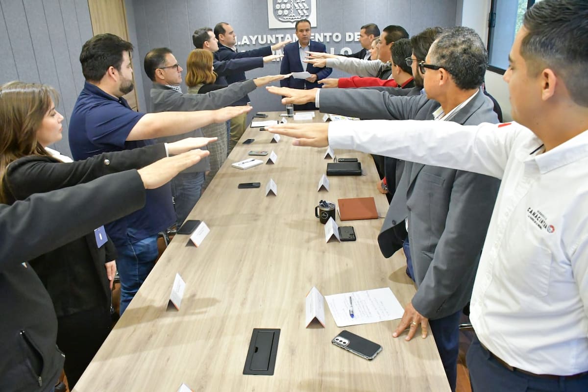 Toma Astiazarán protesta a Consejo Municipal de Salud